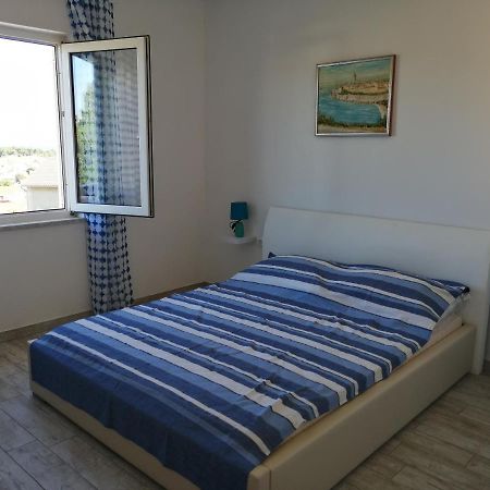 Apartmani Nevera Krk Town Bagian luar foto