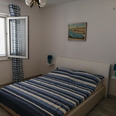Apartmani Nevera Krk Town Bagian luar foto