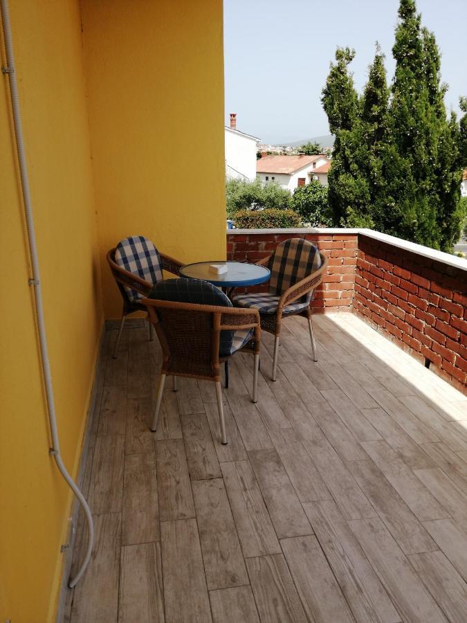 Apartmani Nevera Krk Town Bagian luar foto