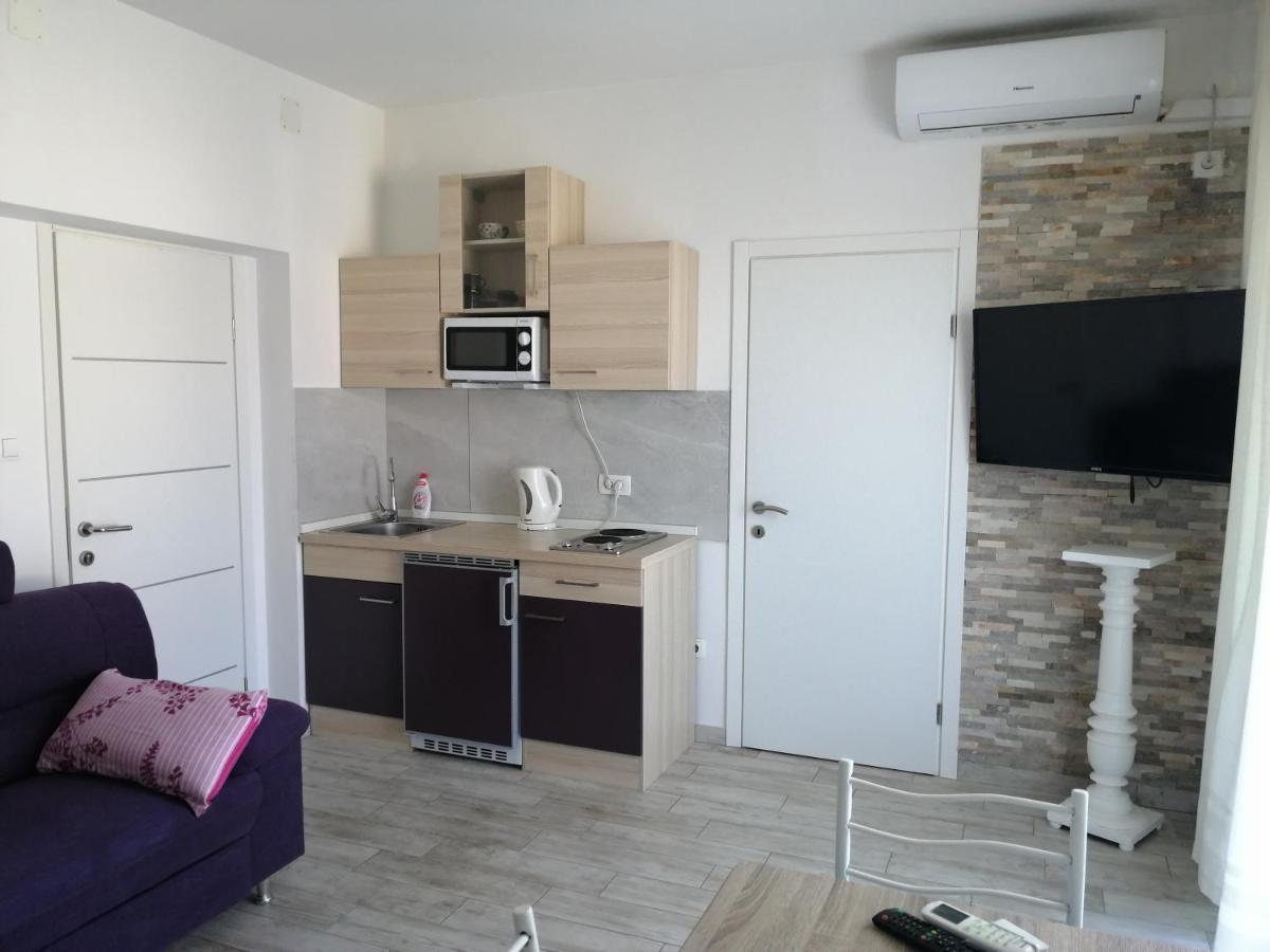 Apartmani Nevera Krk Town Bagian luar foto