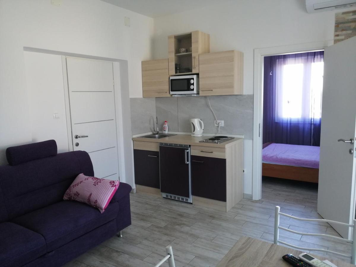 Apartmani Nevera Krk Town Bagian luar foto