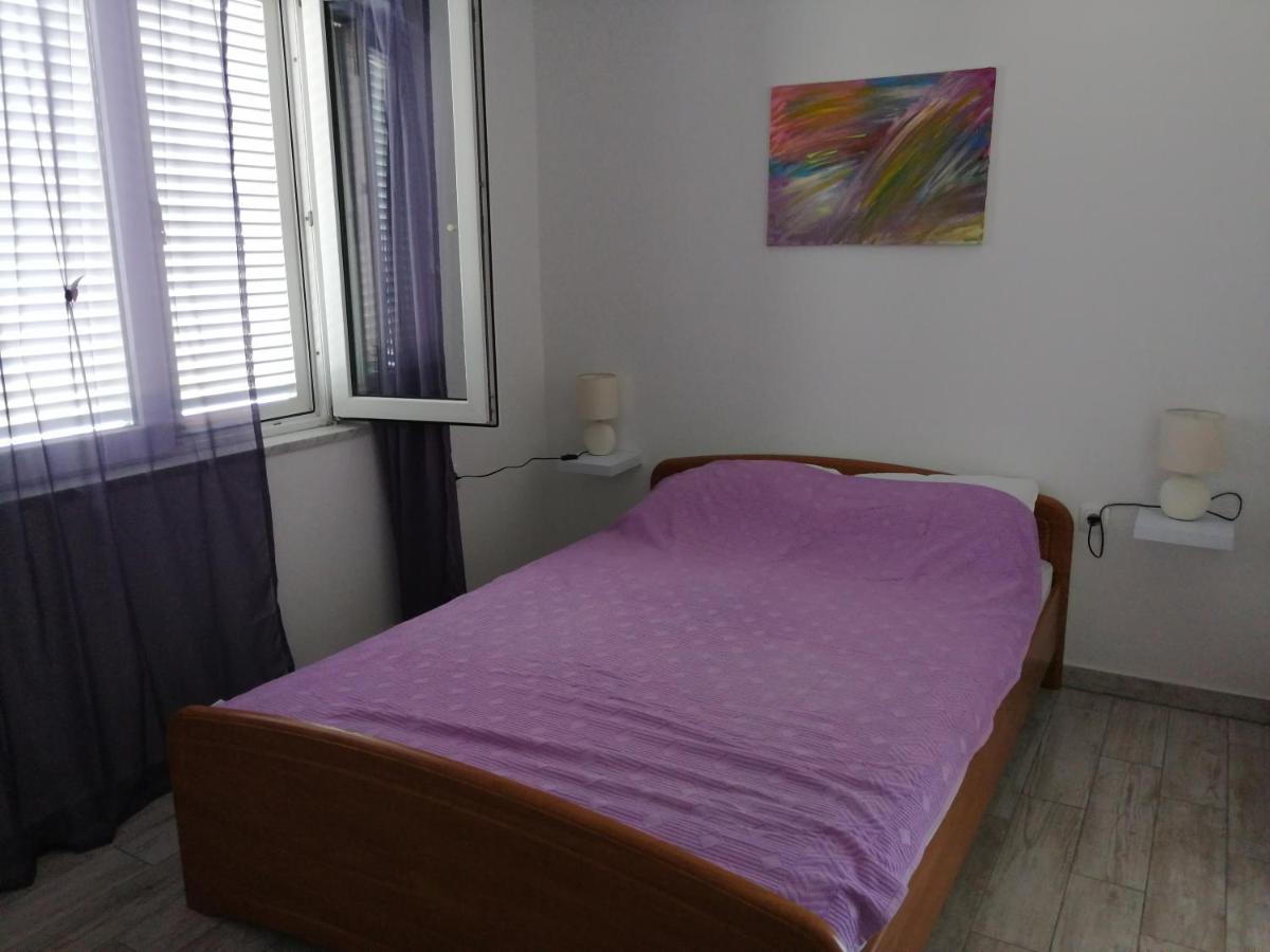 Apartmani Nevera Krk Town Bagian luar foto