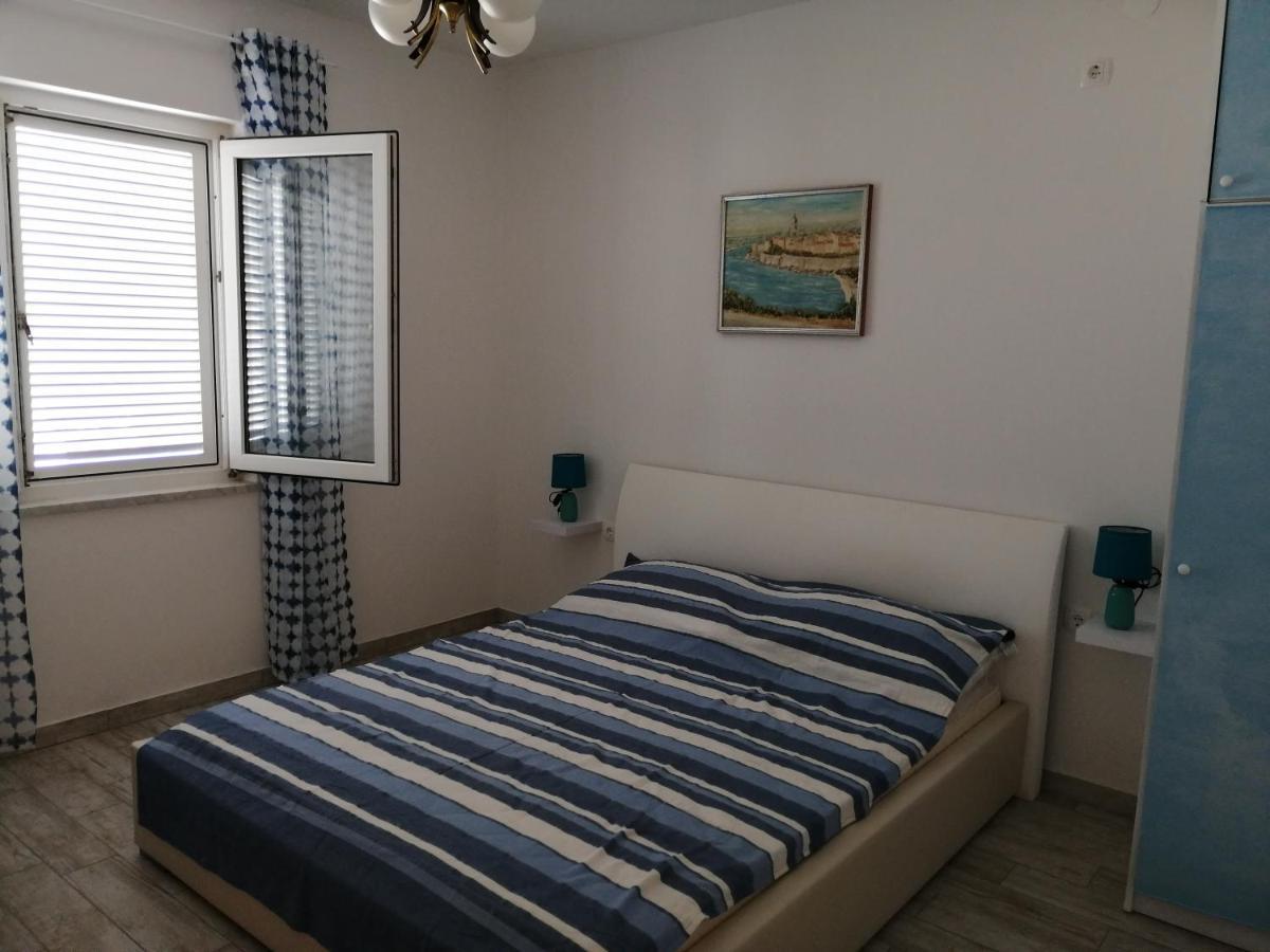 Apartmani Nevera Krk Town Bagian luar foto