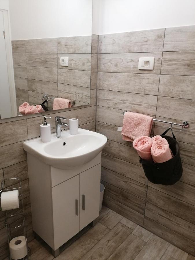 Apartmani Nevera Krk Town Bagian luar foto